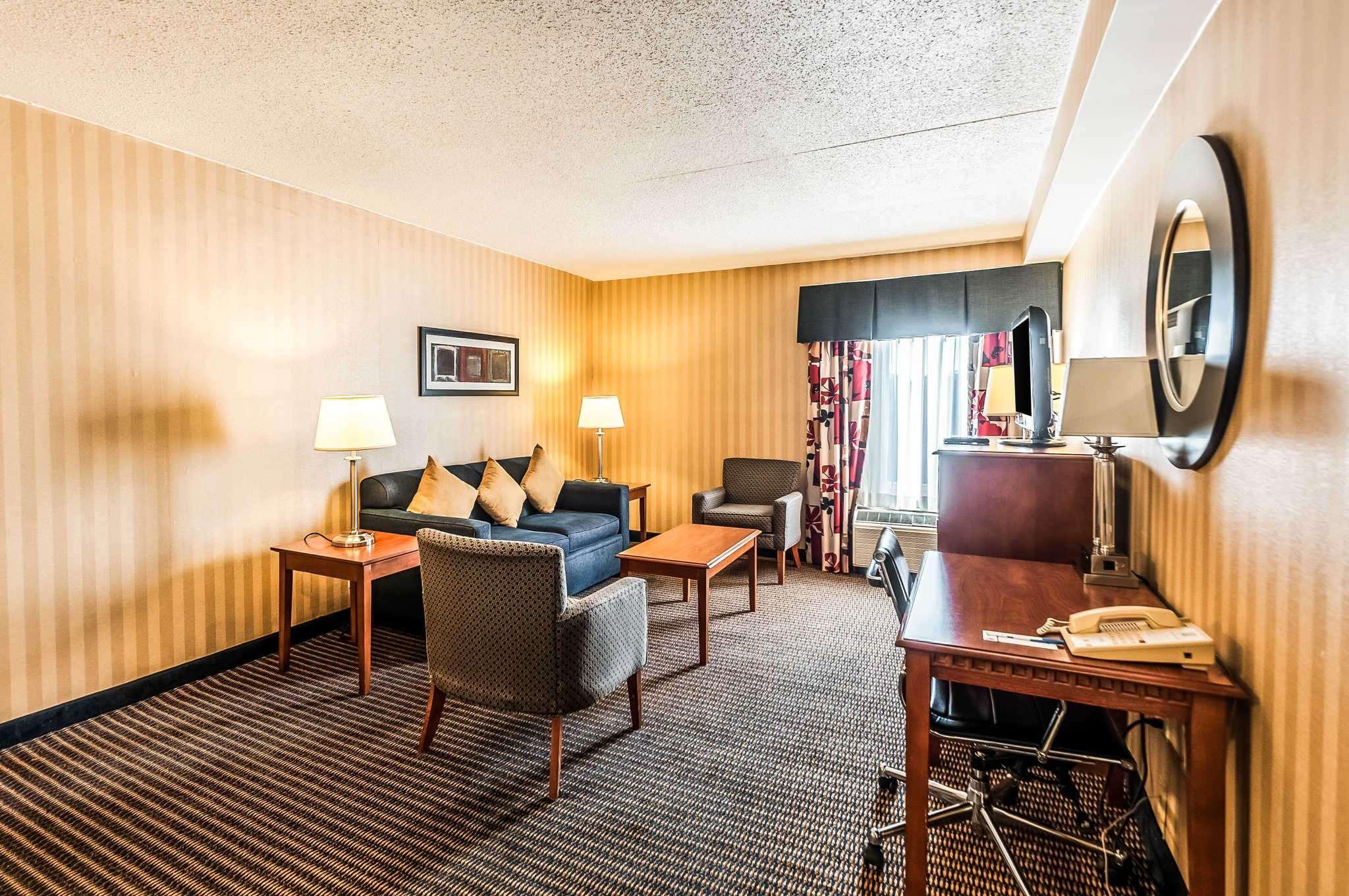 Comfort Inn & Suites Alexandria West Exteriér fotografie