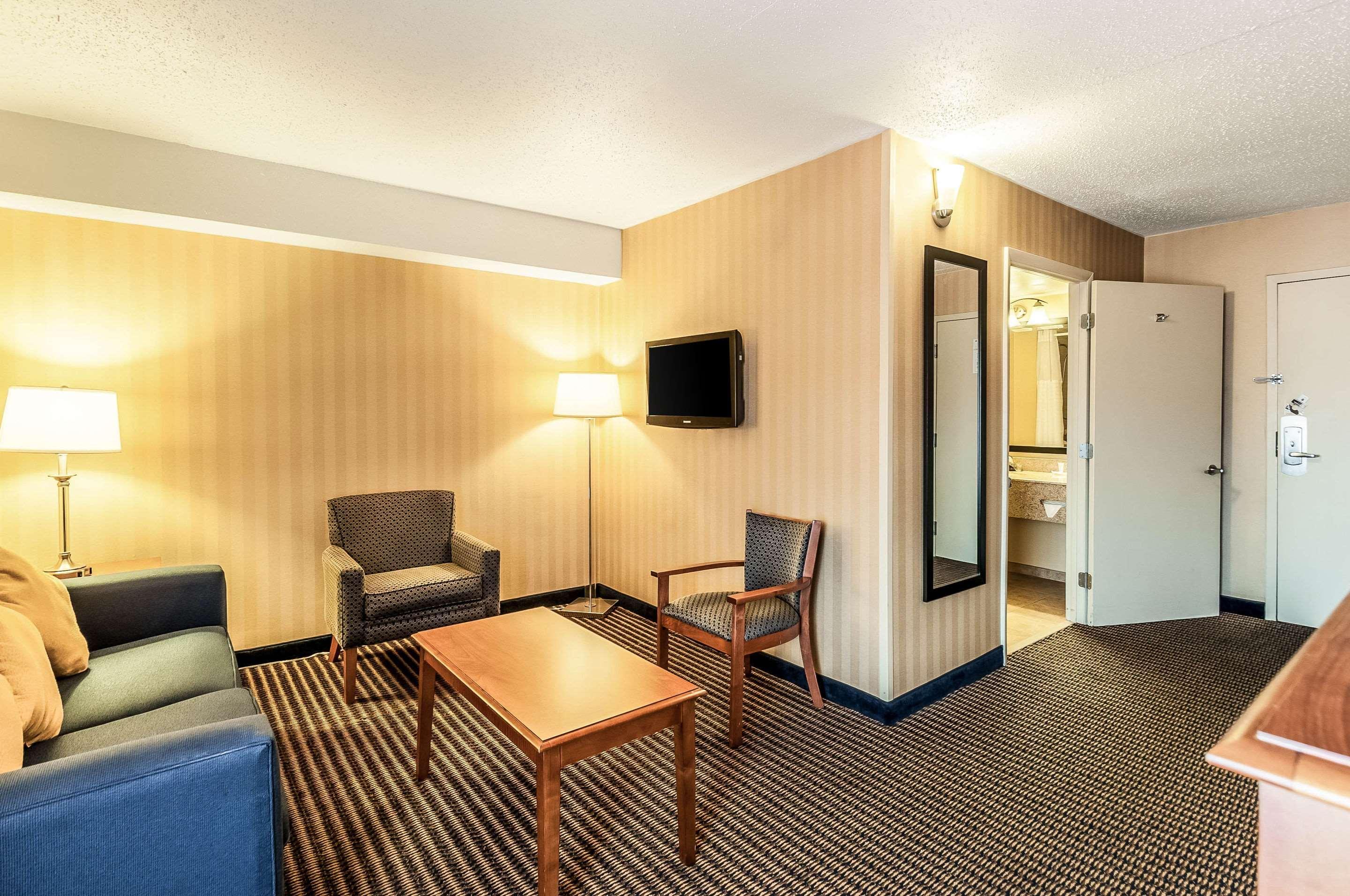 Comfort Inn & Suites Alexandria West Exteriér fotografie